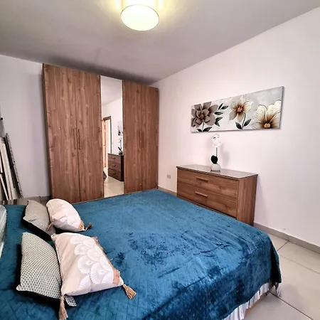 Bay Water 21 * Saint Julian's