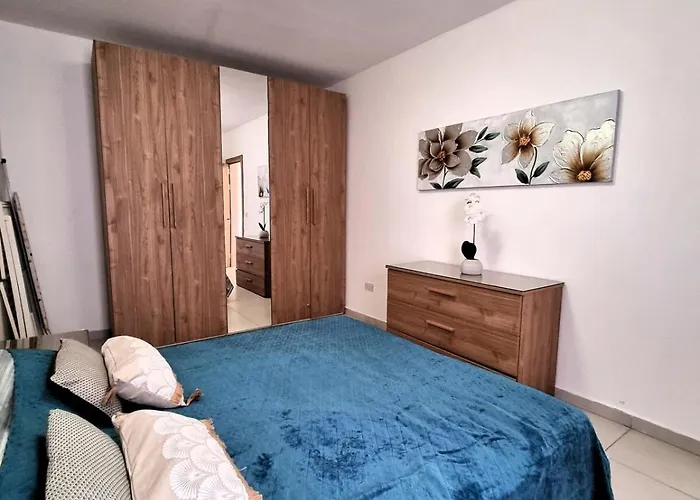 Bay Water 21 * Saint Julian's